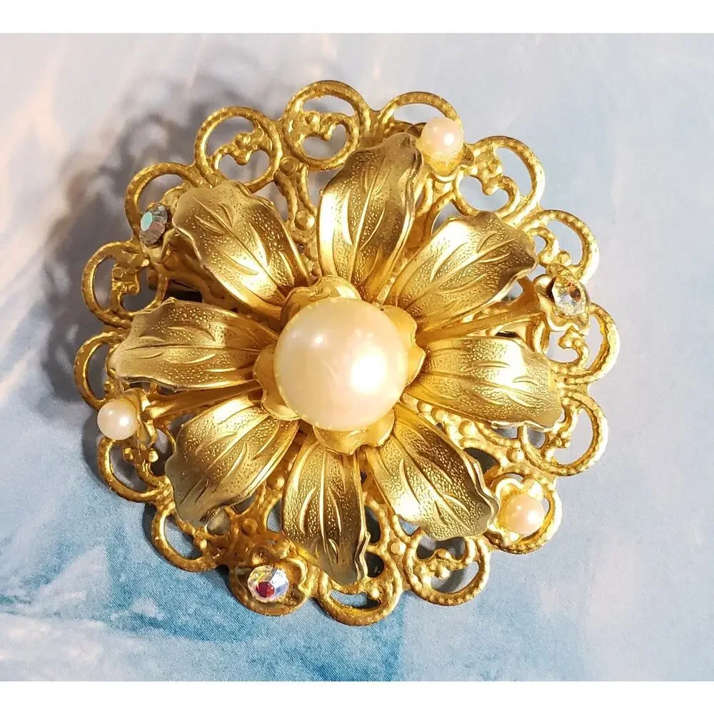 Vintage Flower Brooch Pin 1.75